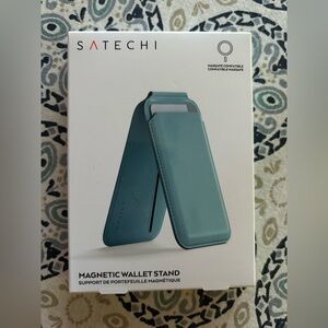 Satechi magnetic wallet stand open box never used